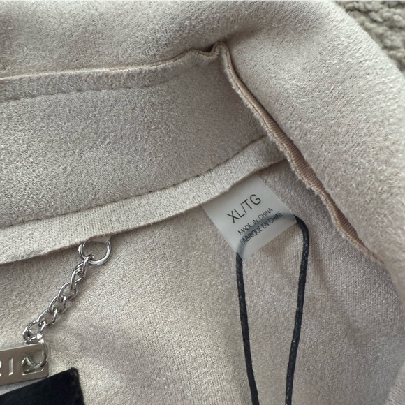 NWT Tahari Cream Women's Trench Coat - Picture 4 of 10